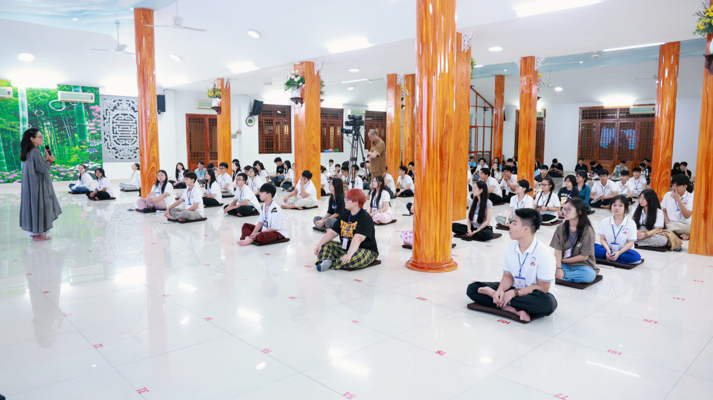giao luu mc quynh huong 10