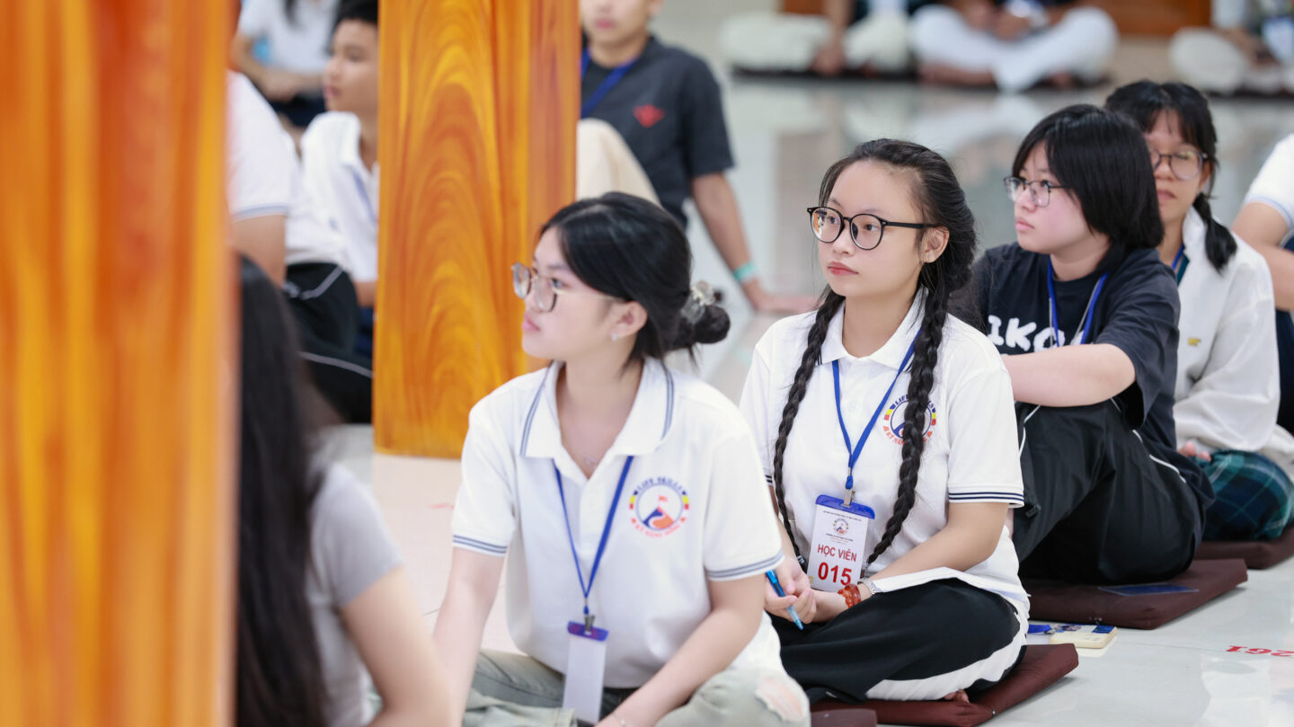 giao luu mc quynh huong 24