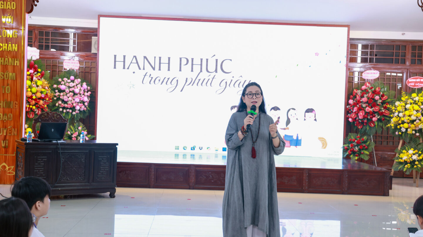 giao luu mc quynh huong 34