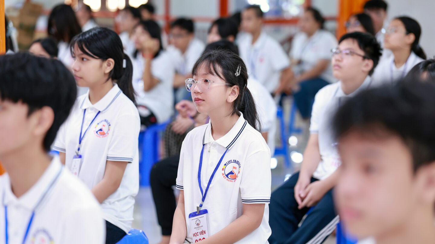 khai giang khoaL 16