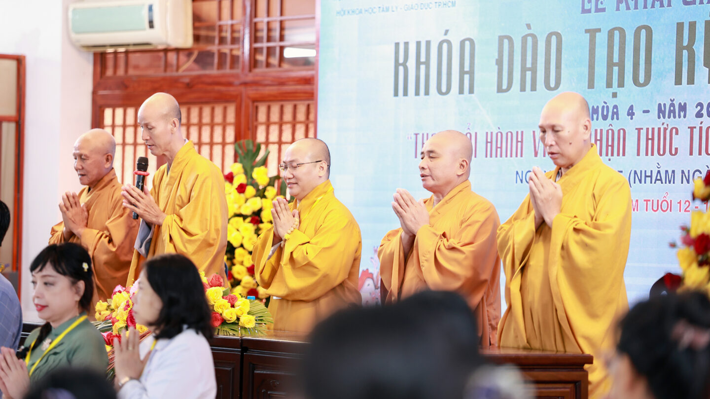khai giang khoaL 42