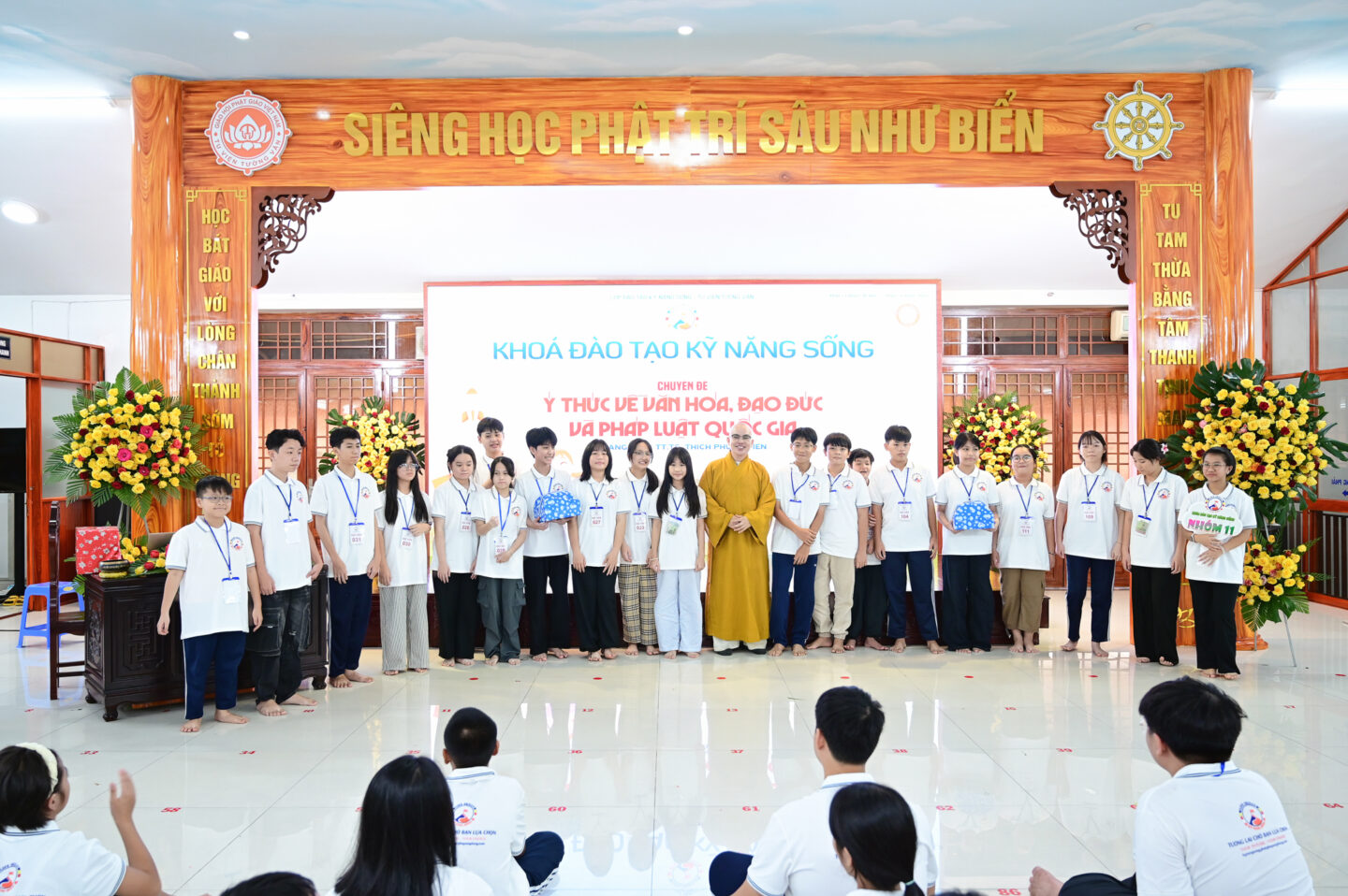 y thuc van hoa 10