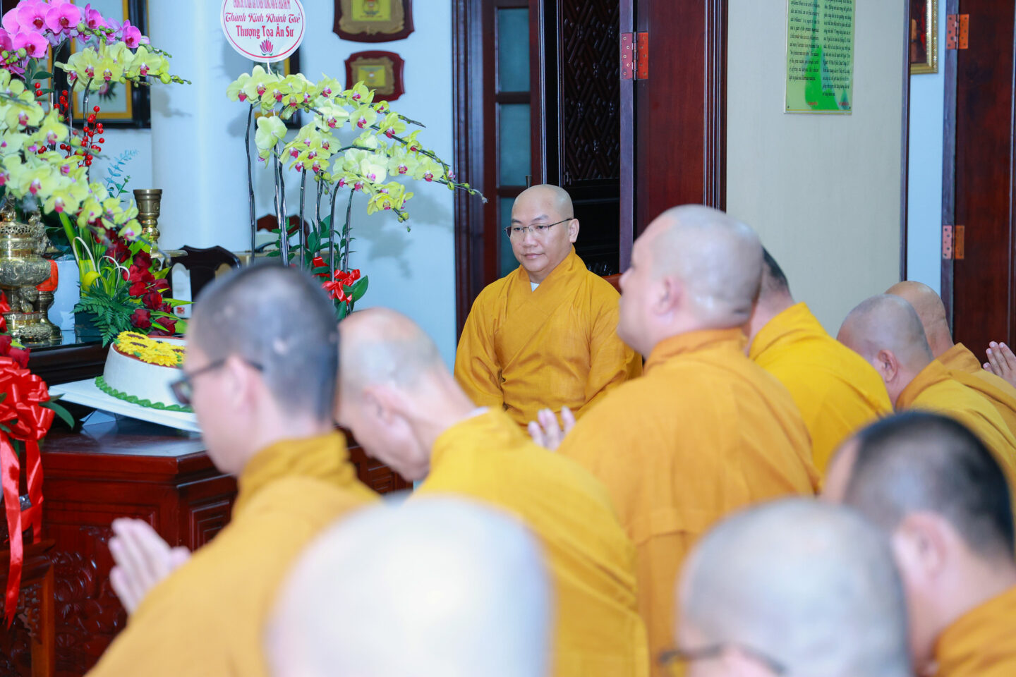 tu tu khanh tue 04