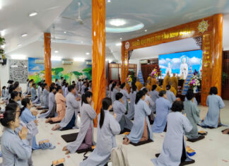 TVTV: Trang Nghiêm Lễ Vía Bồ Tát Quan Thế Âm – Một Lời Nguyện Cầu An Lành Cho Miền Trung via quan am xuat gia 1