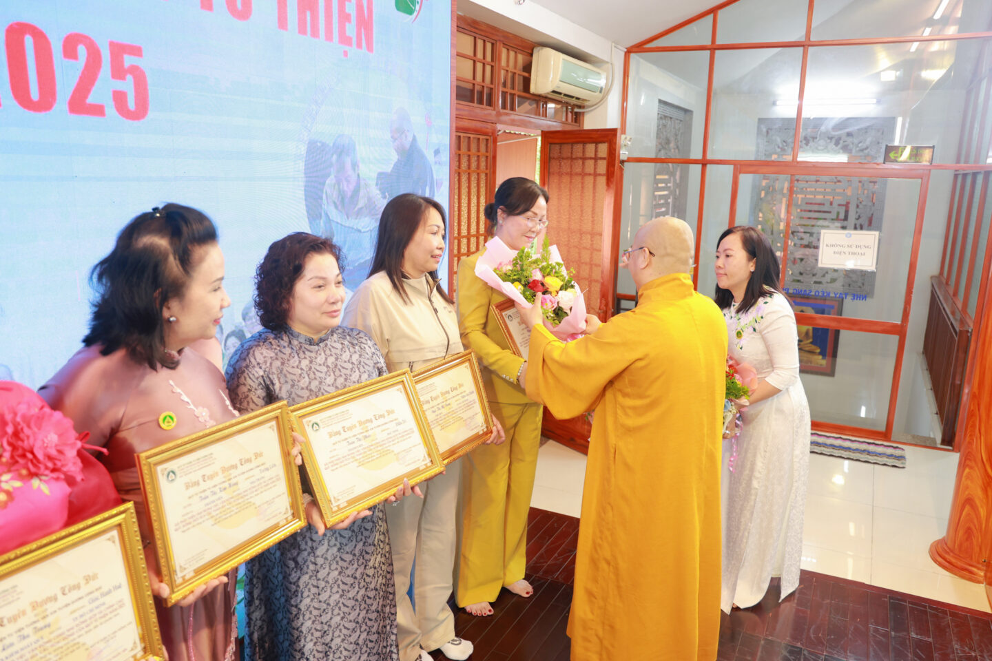 họp quỹ cuối năm 077