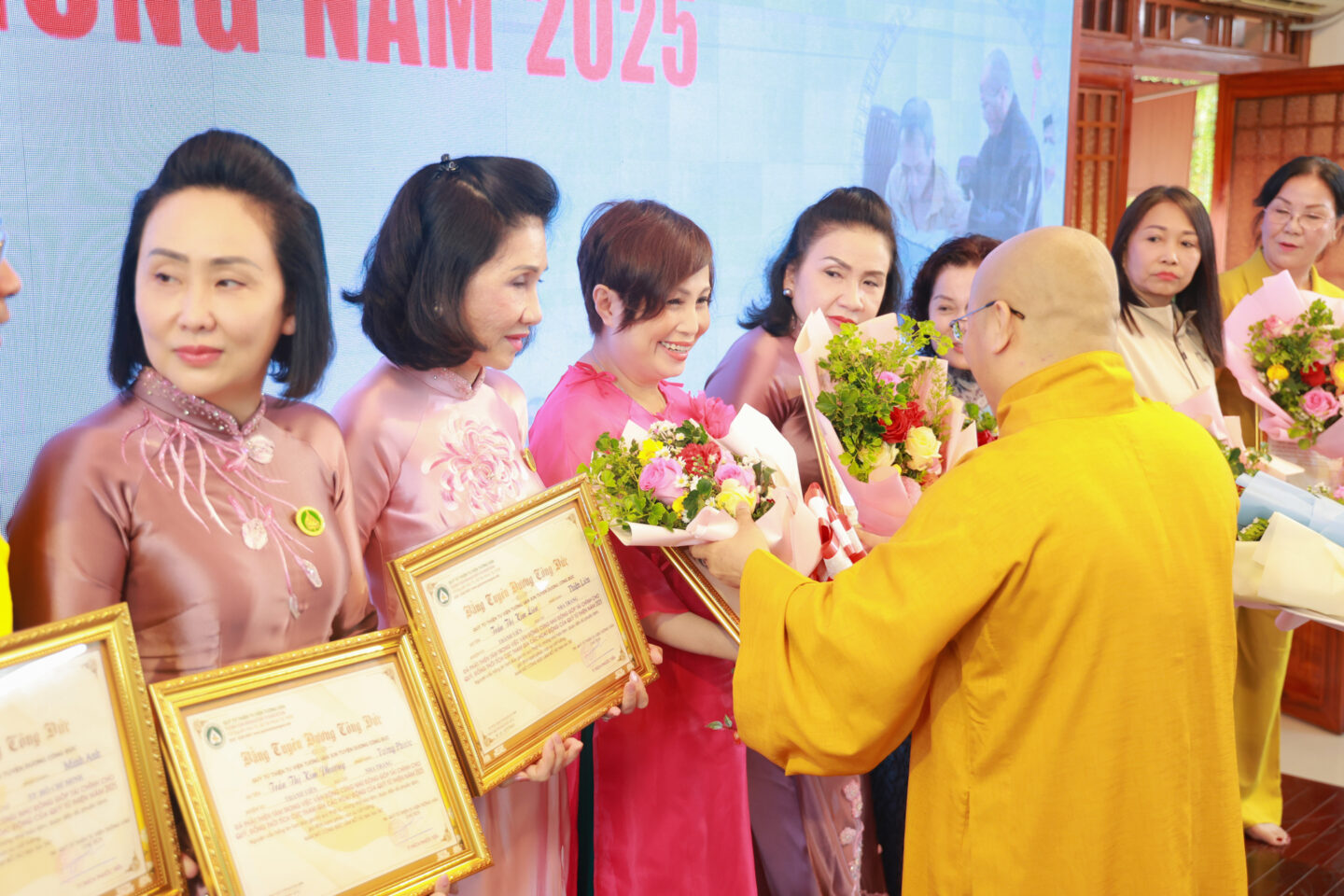 họp quỹ cuối năm 081