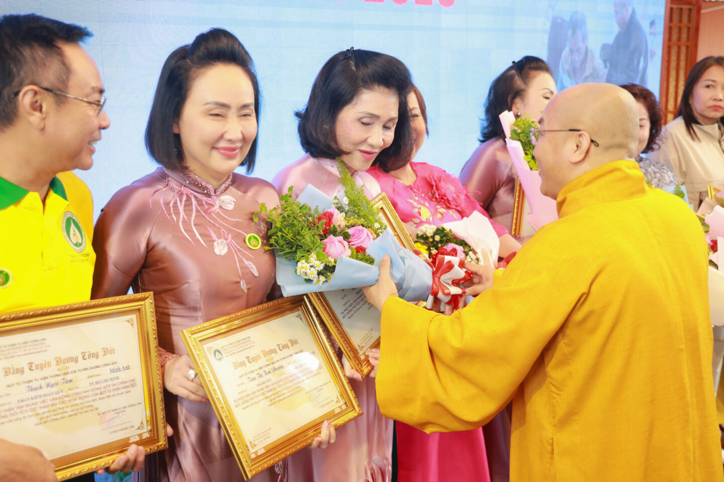 họp quỹ cuối năm 082