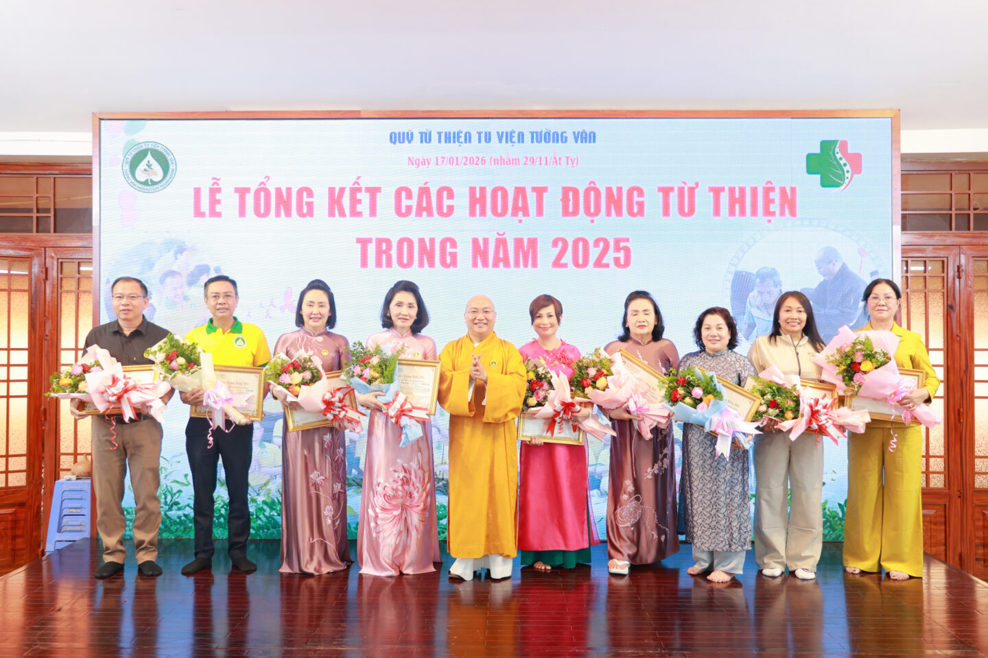 họp quỹ cuối năm 086