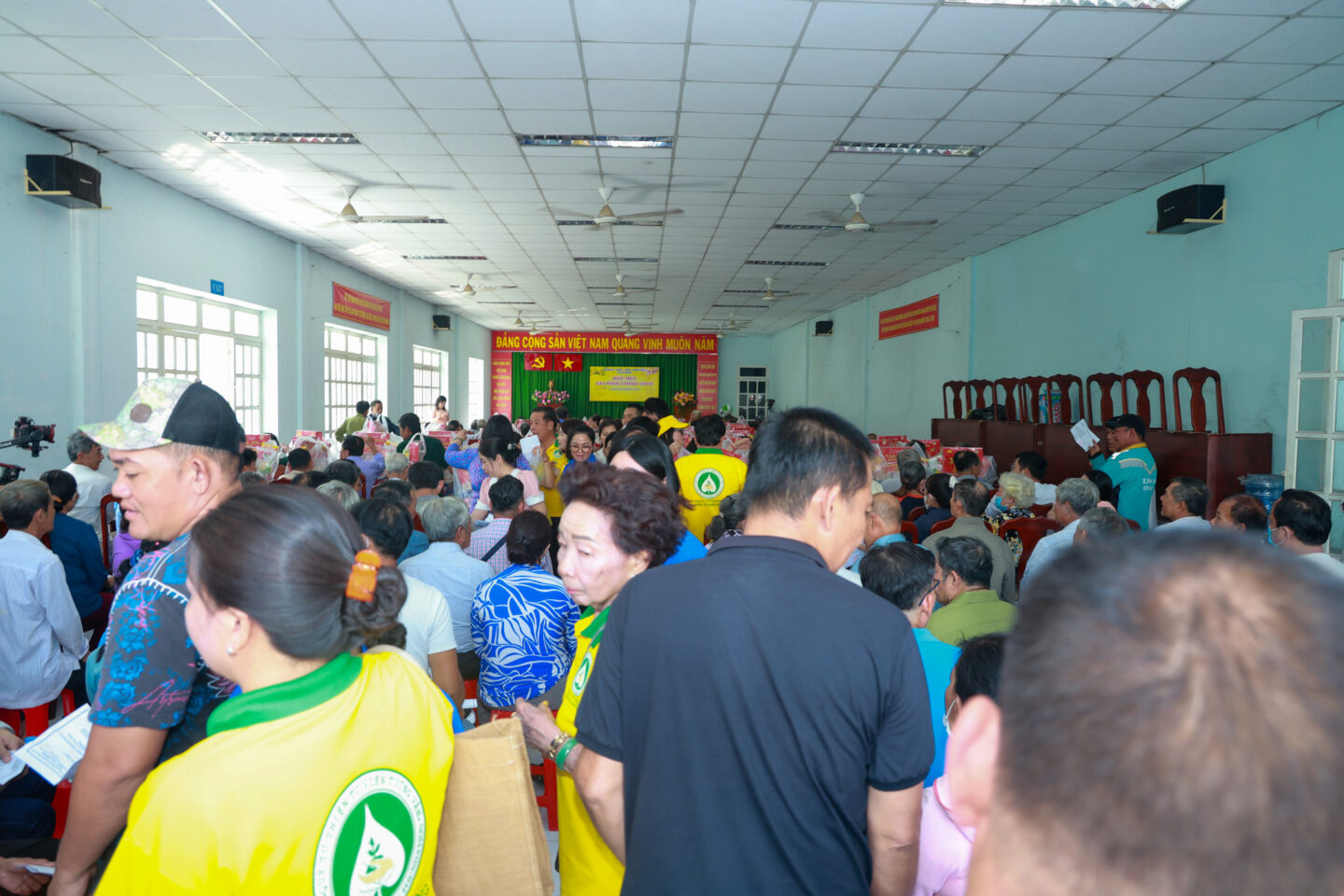 qua tet tuong van 166