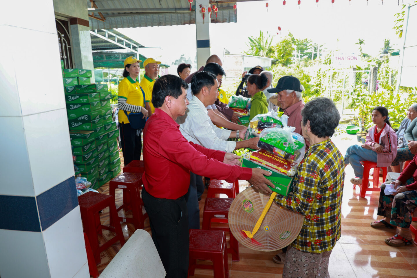 trao qua phong sanh 56