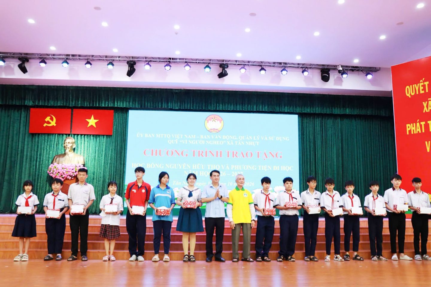 trao hoc bong tan nhut (12 of 15)