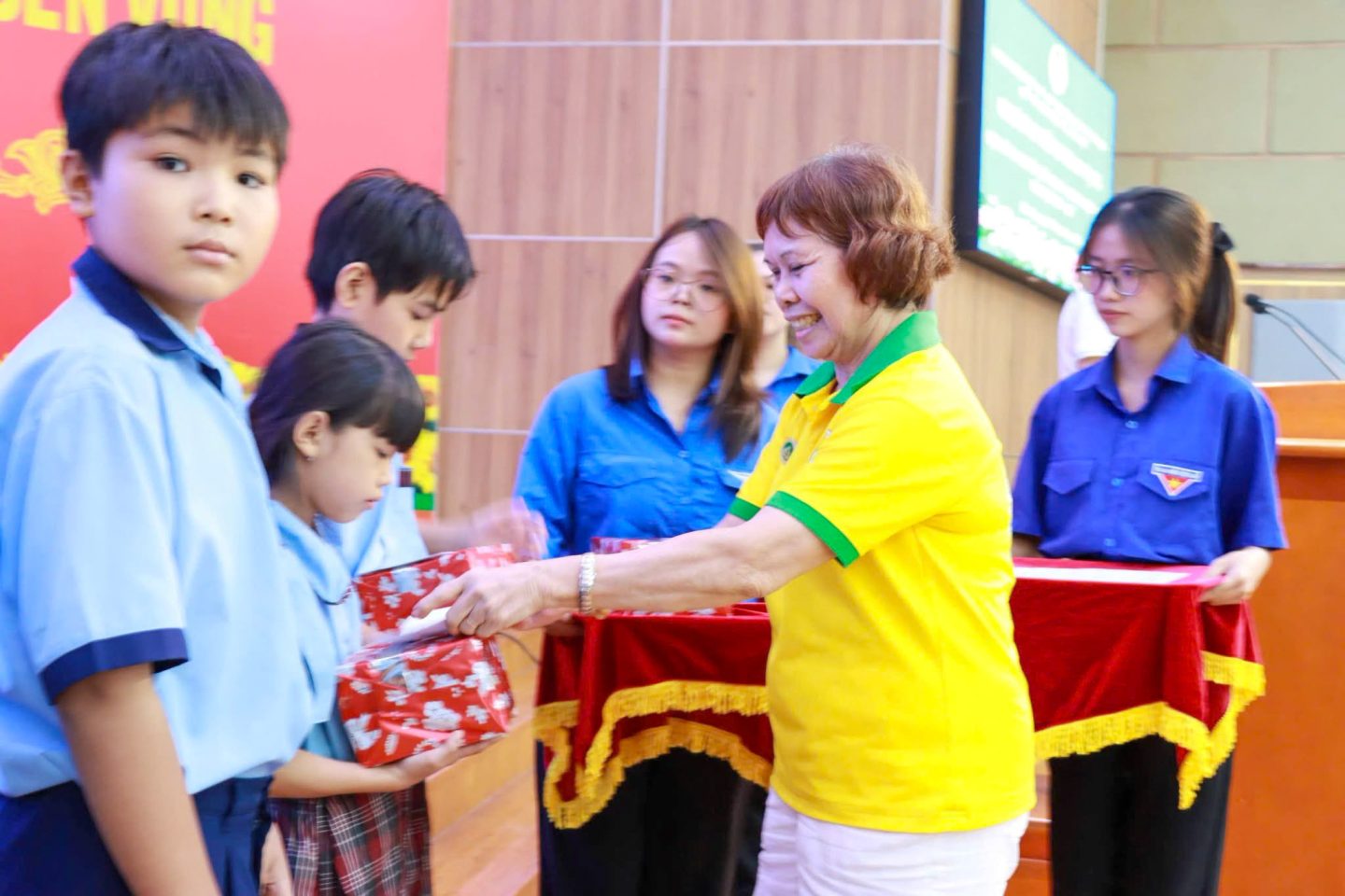trao hoc bong tan nhut (14 of 15)