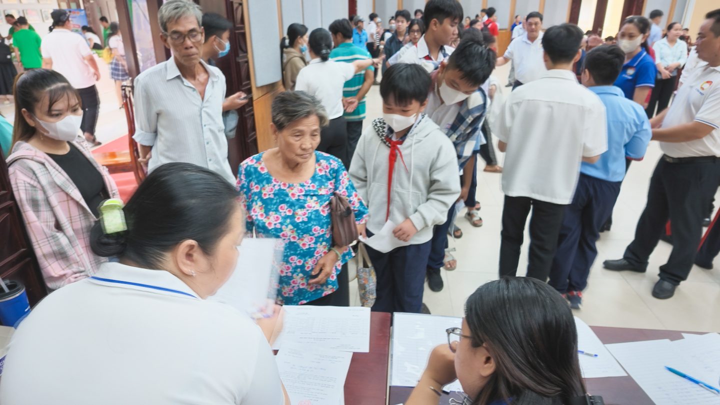 trao hoc bong tan nhut (3 of 15)