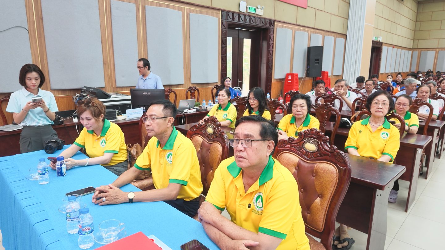 trao hoc bong tan nhut (5 of 15)