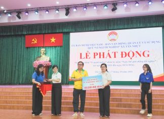 Quỹ Từ Thiện Tu Viện Tường Vân Trao Tặng 100 Triệu Đồng Học Bổng Cho Học Sinh Có Hoàn Cảnh Khó Khăn Tại Xã Tân Nhựt, Tp.HCM trao hoc bong tan nhut (7 of 15)